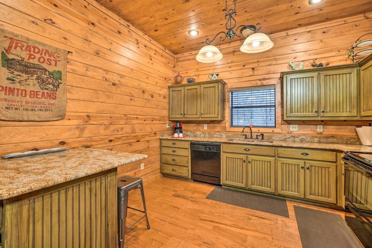 Broken Bow Cabin With Deck, Hot Tub And Fire Pit! Ngoại thất bức ảnh