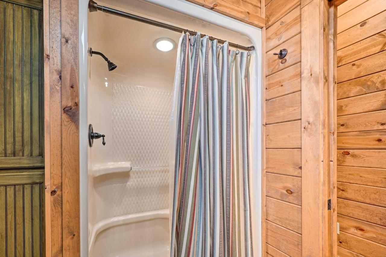 Broken Bow Cabin With Deck, Hot Tub And Fire Pit! Ngoại thất bức ảnh