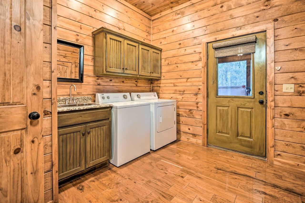 Broken Bow Cabin With Deck, Hot Tub And Fire Pit! Ngoại thất bức ảnh