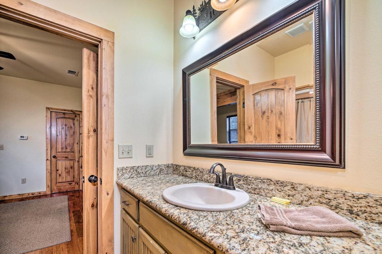 Broken Bow Cabin With Deck, Hot Tub And Fire Pit! Ngoại thất bức ảnh